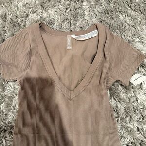GAP Women's V-Neck Ribbed Top - Taupe